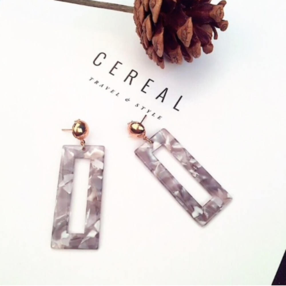 Gray Geometric Tortoise Shell Dangle Earrings - Picture 2 of 4